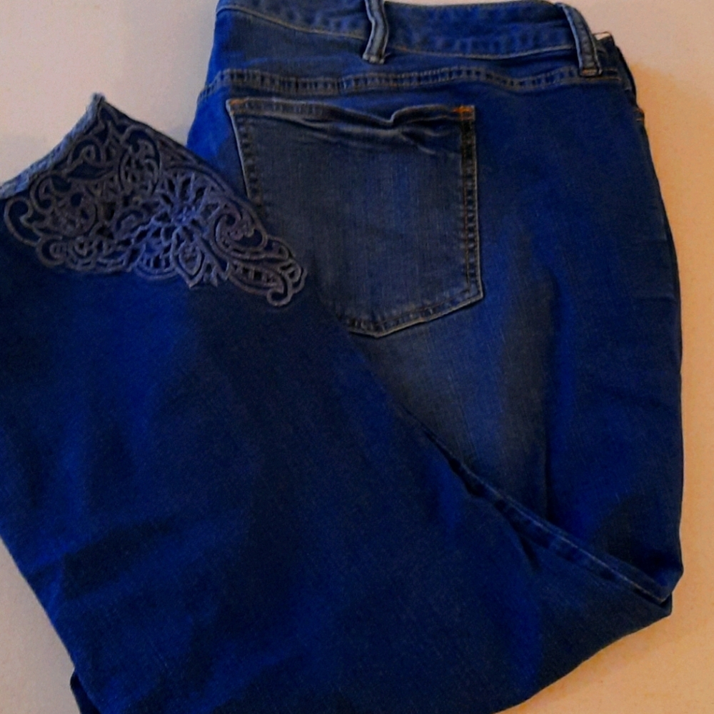 Torrid skinny cropped jeans EUC